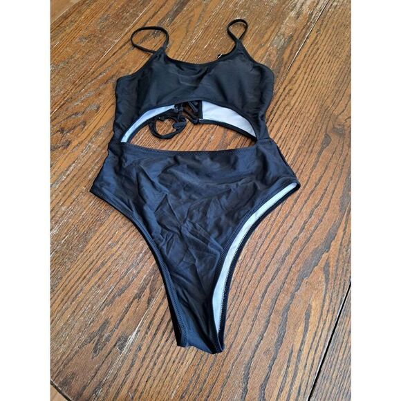 New Large Black Cut Out Criss Cross One Piece Swimsuit Bathing Suit Swimwear - Picture 1 of 3